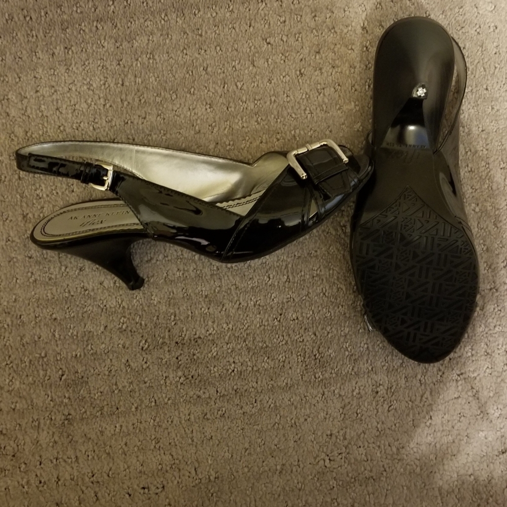 AK Anne Klein Maachiever Pumps